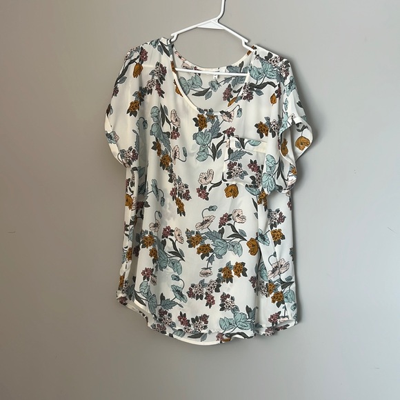 Maurices Tops - Maurices Flower Top